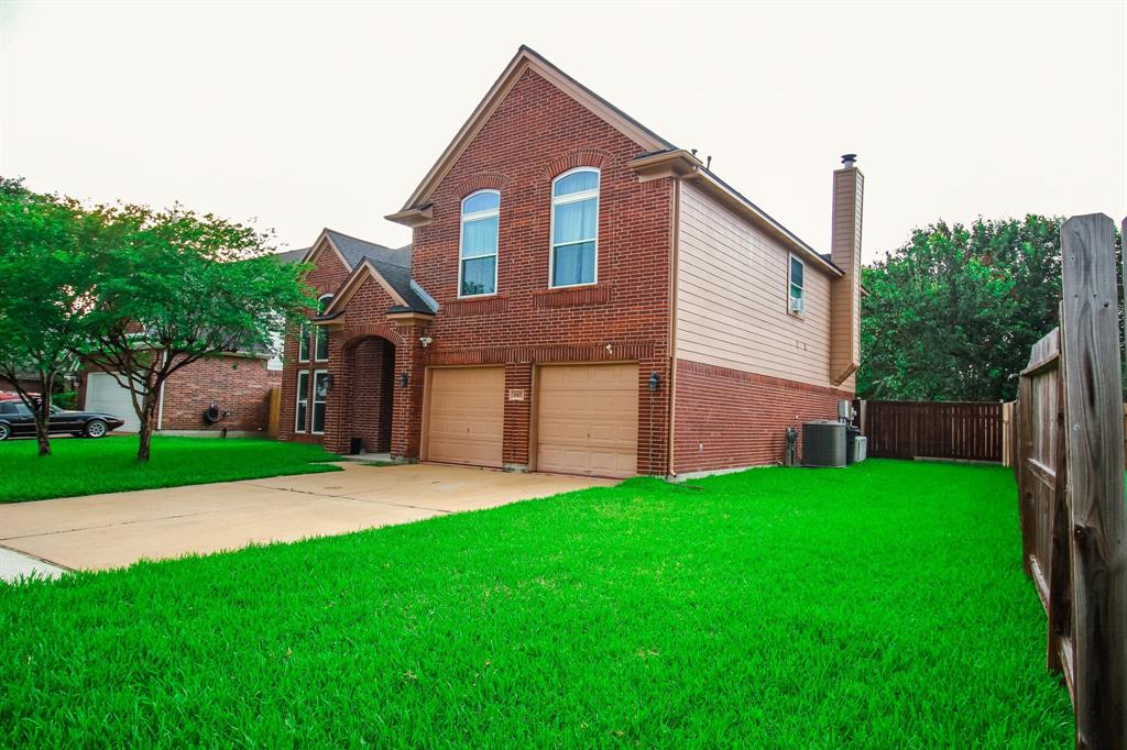 10407 Redwood Drive, Baytown, Texas image 3