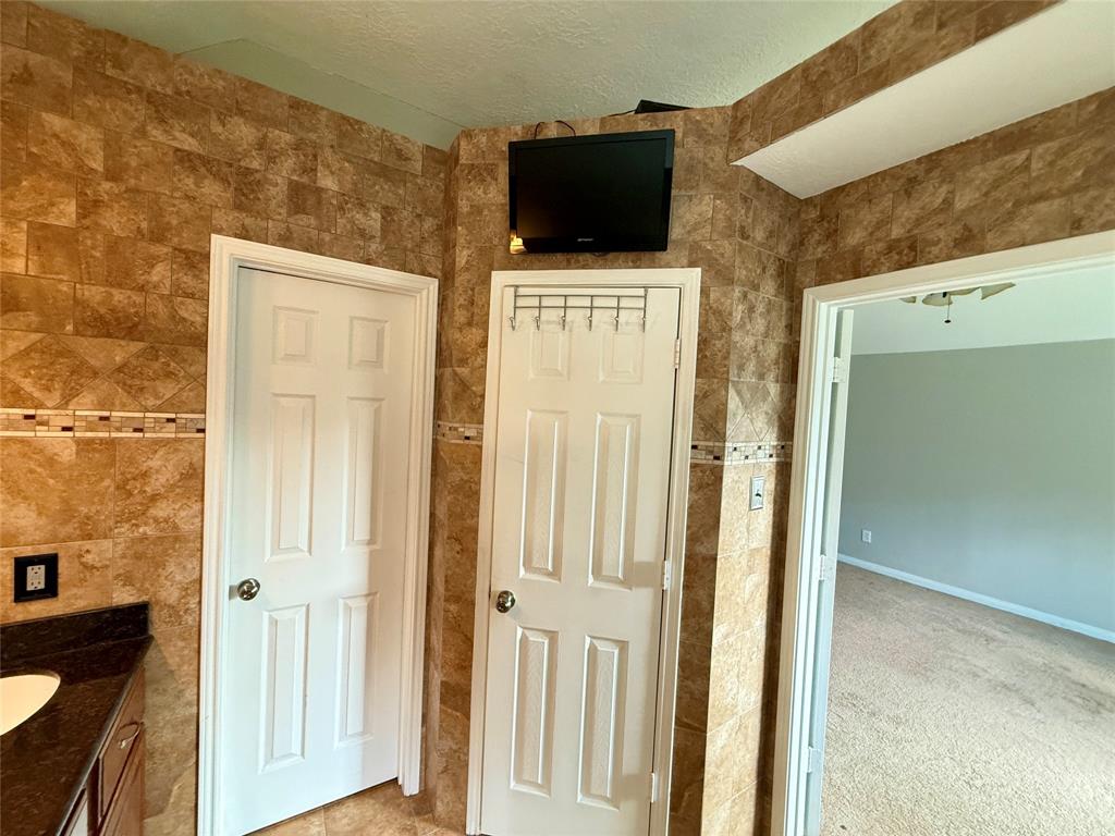 10407 Redwood Drive, Baytown, Texas image 33