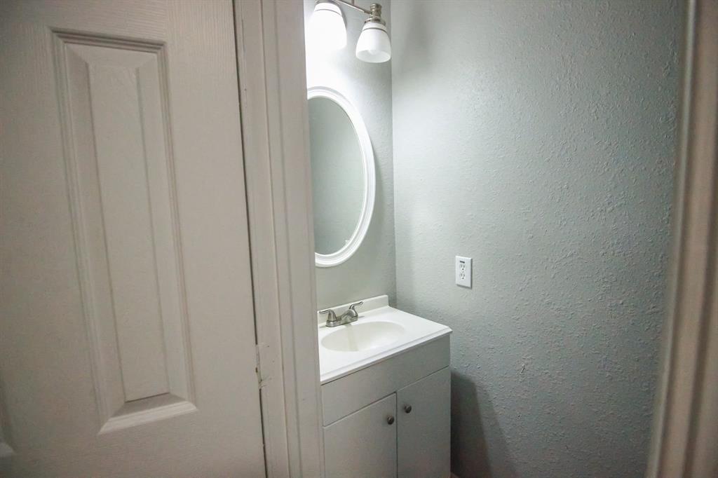 10407 Redwood Drive, Baytown, Texas image 24