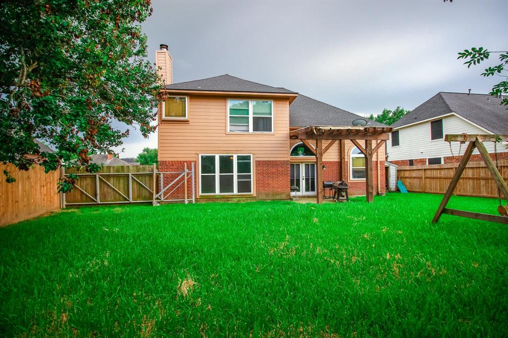 10407 Redwood Drive, Baytown, Texas image 5