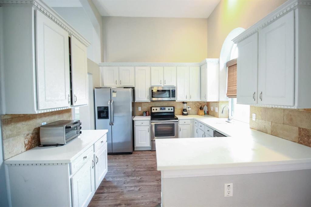 10407 Redwood Drive, Baytown, Texas image 16