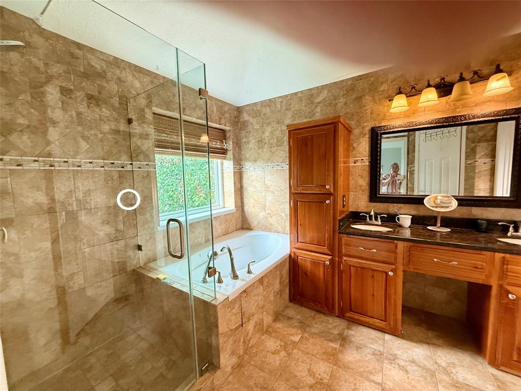 10407 Redwood Drive, Baytown, Texas image 31