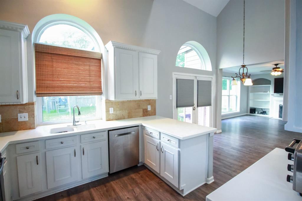10407 Redwood Drive, Baytown, Texas image 17