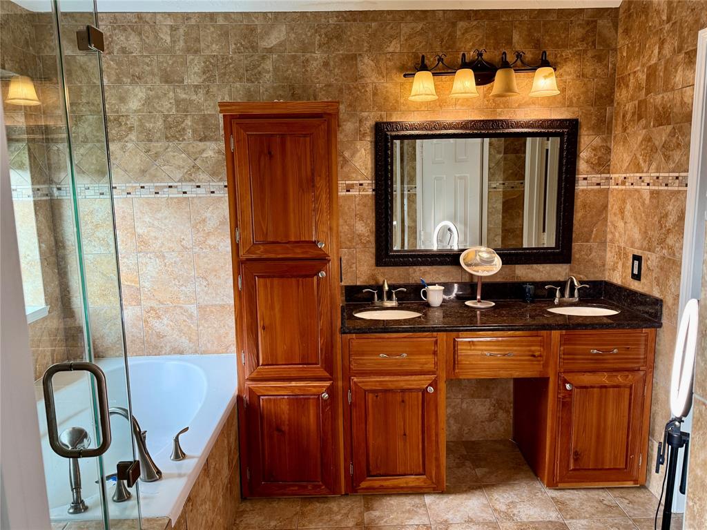 10407 Redwood Drive, Baytown, Texas image 30
