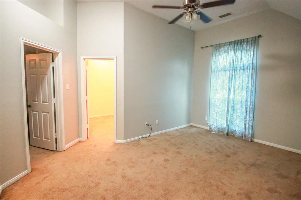 10407 Redwood Drive, Baytown, Texas image 39