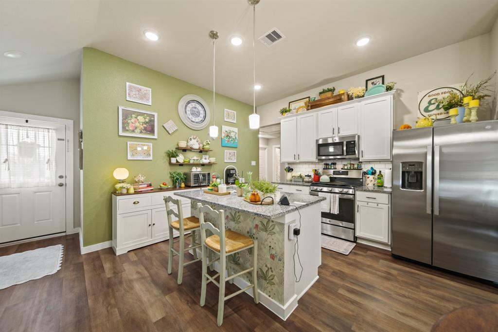 1174 Filly Creek Drive, Alvin, Texas image 5