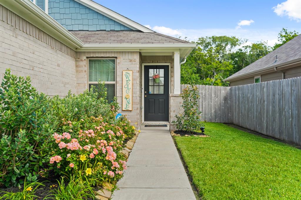 1174 Filly Creek Drive, Alvin, Texas image 2