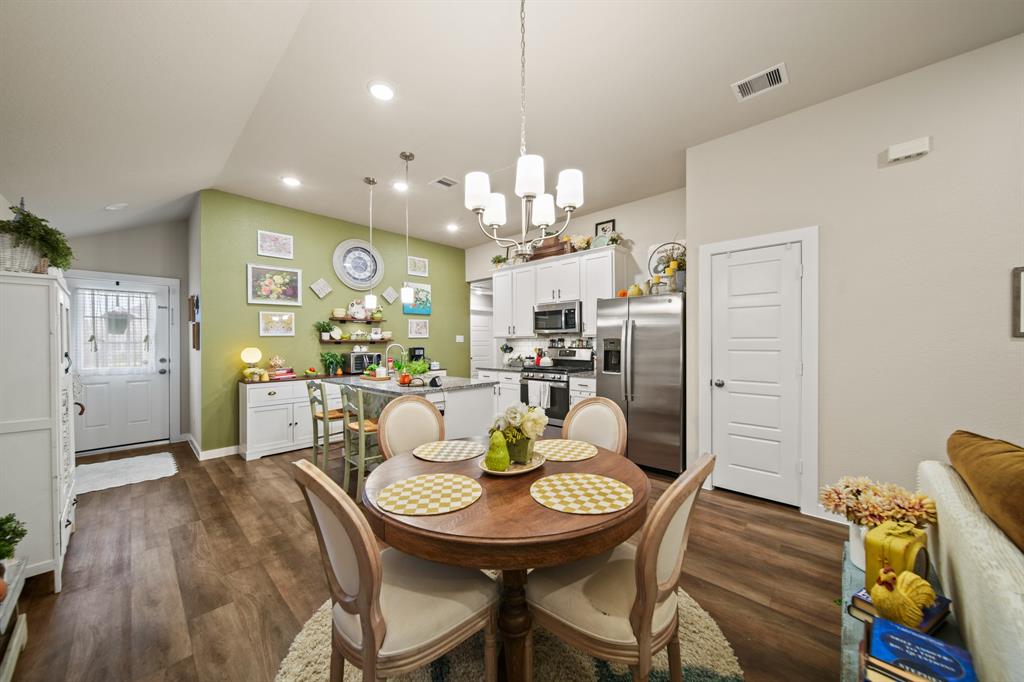 1174 Filly Creek Drive, Alvin, Texas image 8