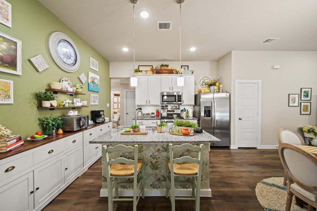 1174 Filly Creek Drive, Alvin, Texas image 3