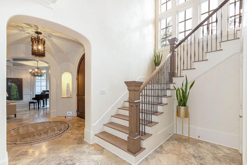 5262 Huckleberry Lane, Houston, Texas image 9