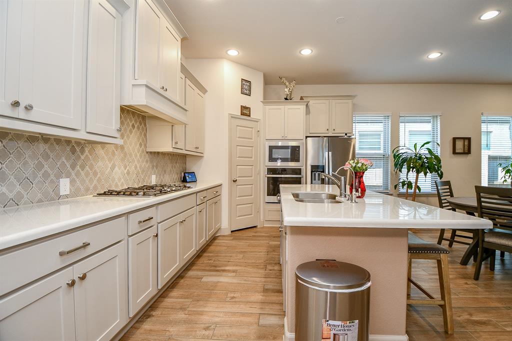 2543 Summer Peach Street, Katy, Texas image 8