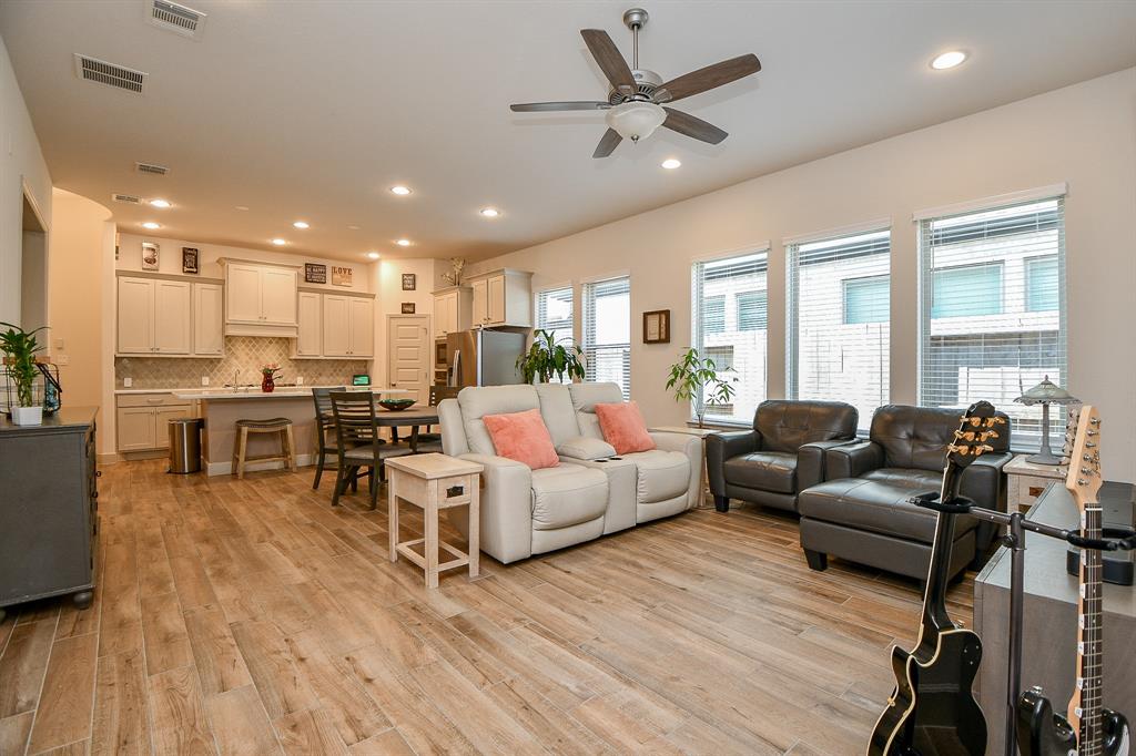 2543 Summer Peach Street, Katy, Texas image 18