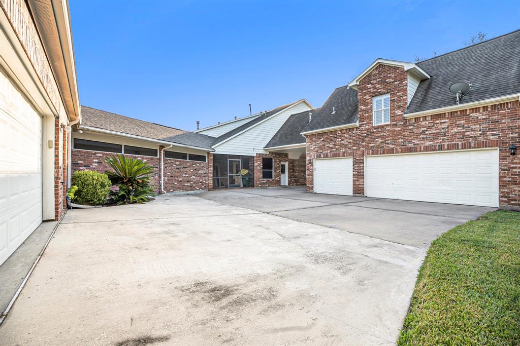 3402 Parkside Drive, Pearland, Texas image 35