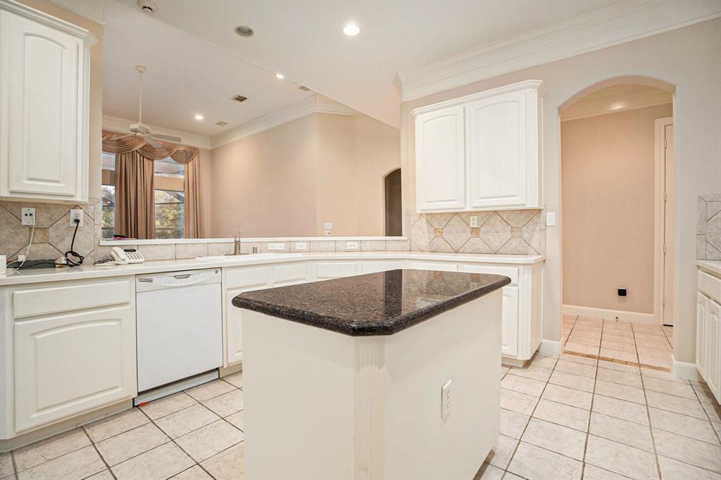 3402 Parkside Drive, Pearland, Texas image 12