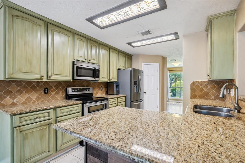 19 Almond Branch Place, The Woodlands, Texas image 16