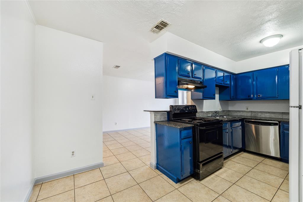 6827 Chasewood Drive, Houston, Texas image 5