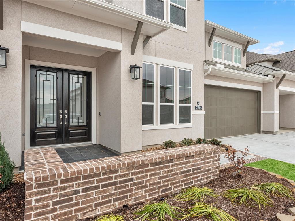 10826 Rosary Pea Lane