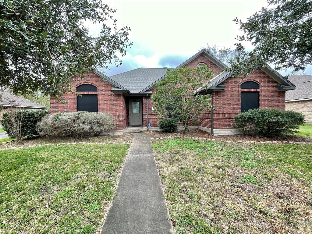 107 Audubon Woods Drive, Richwood, Texas image 1