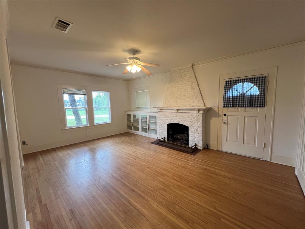 725 W Main Street, Bellville, Texas image 3