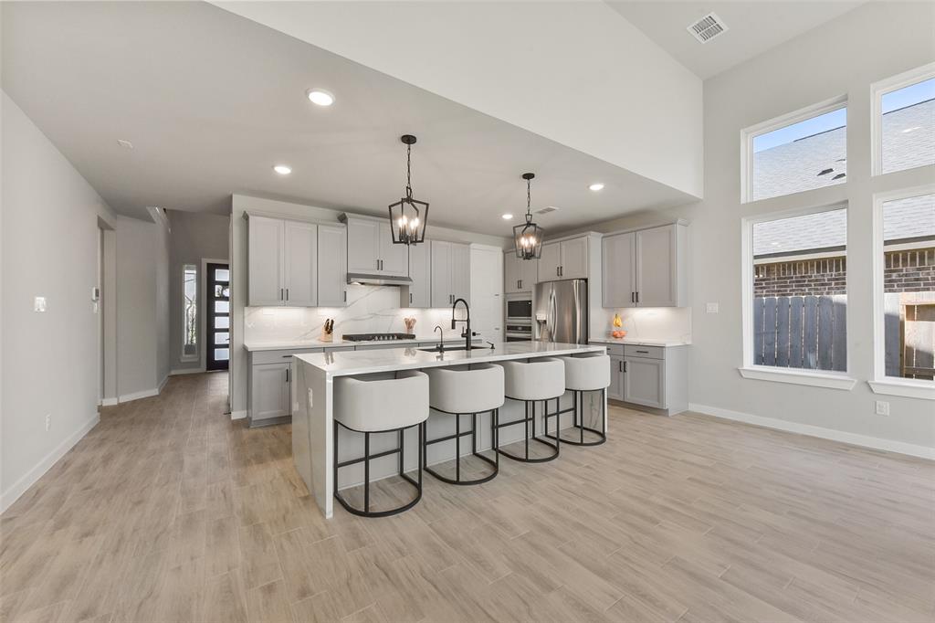 5107 Shimmering Brook Lane, Fulshear, Texas image 3
