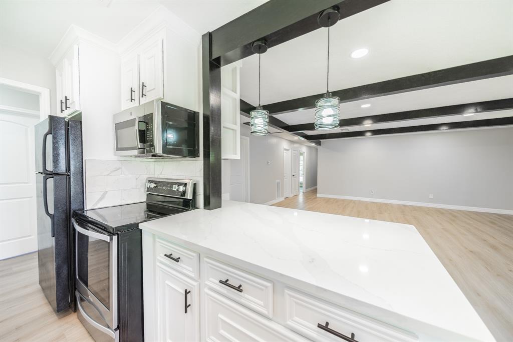 603 W Dallas Street, Conroe, Texas image 10