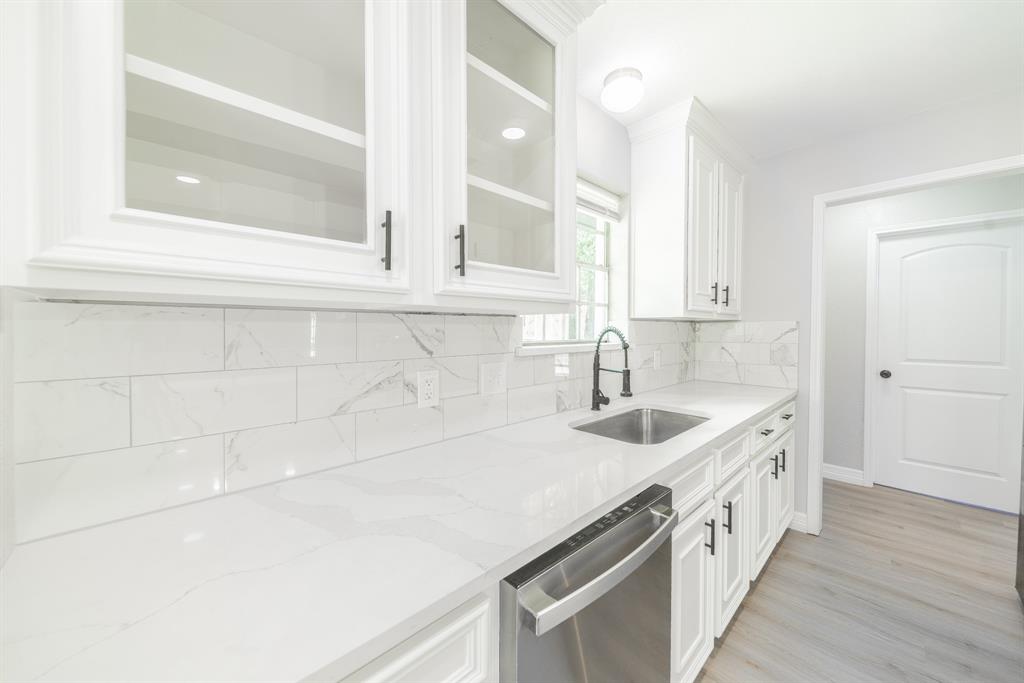 603 W Dallas Street, Conroe, Texas image 9