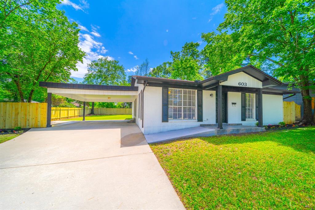 603 W Dallas Street, Conroe, Texas image 4