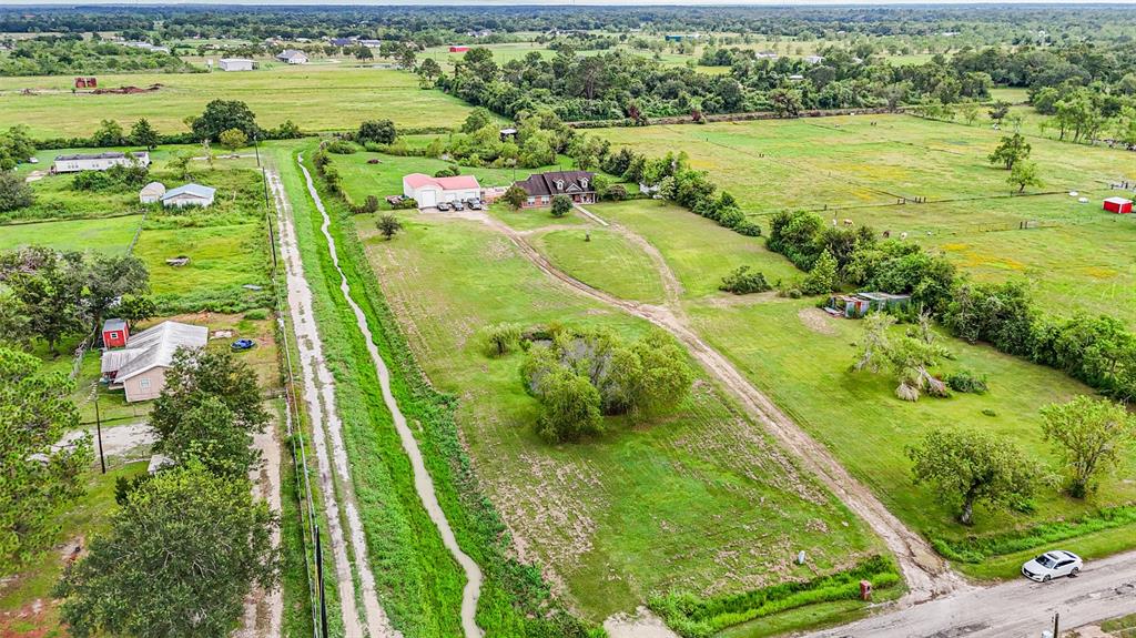 5189 Wickwillow Lane, Alvin, Texas image 3