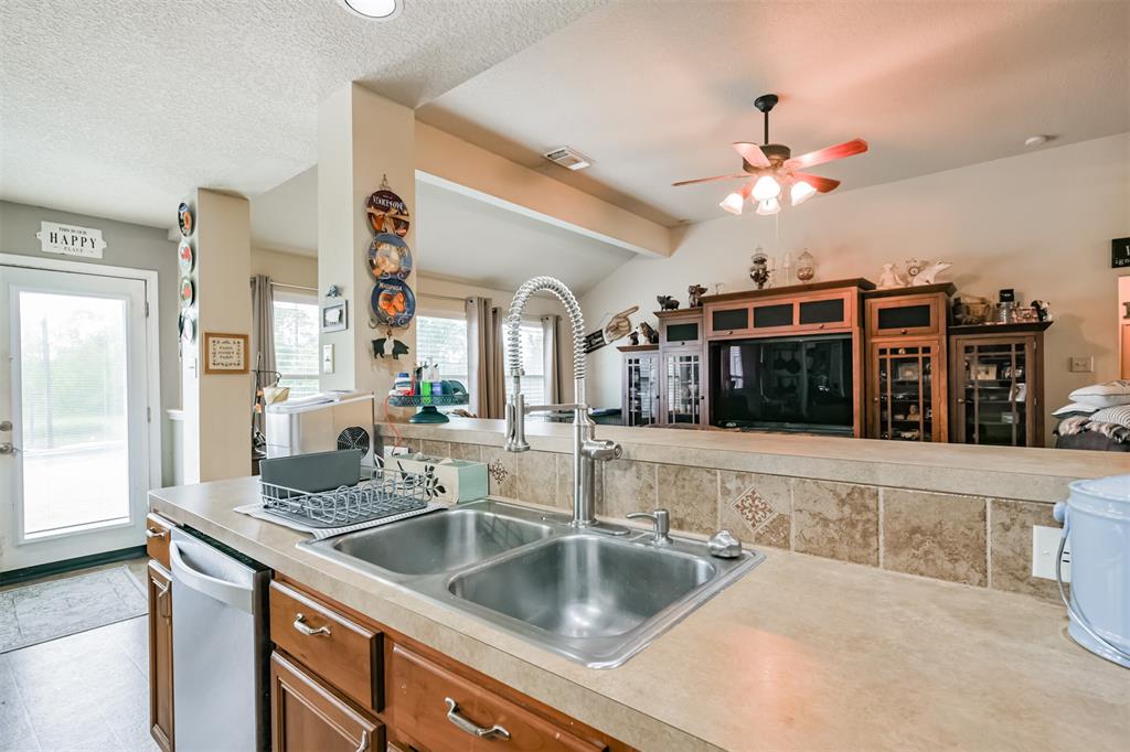 5189 Wickwillow Lane, Alvin, Texas image 34