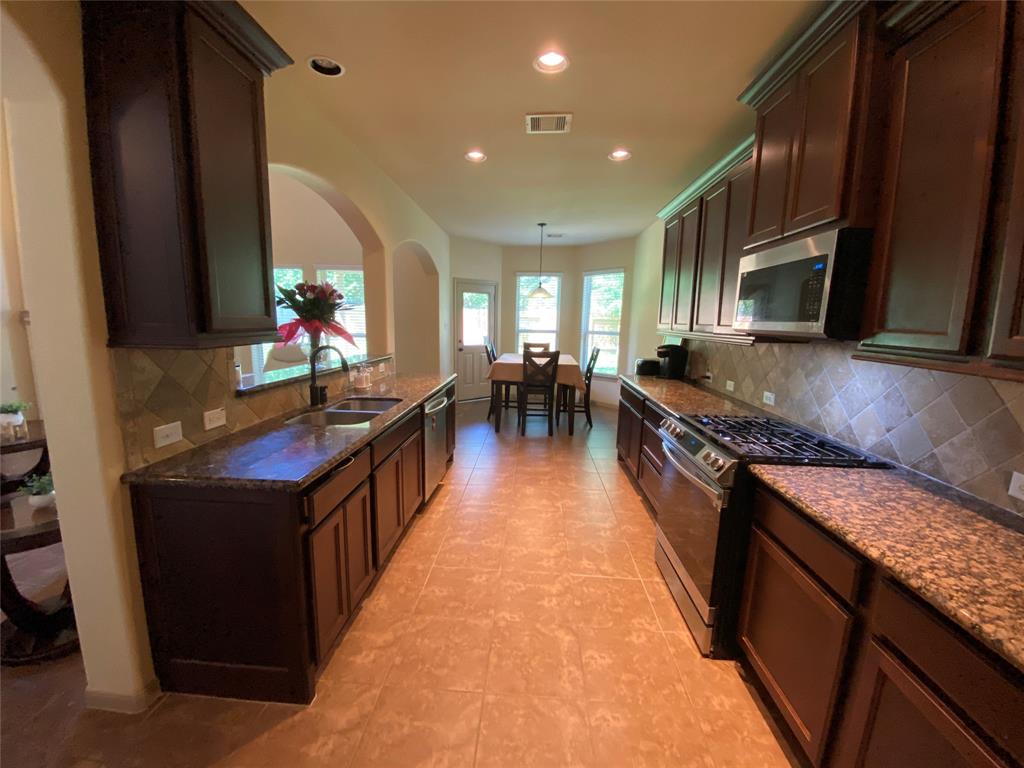 15 S Marshside Place, Spring, Texas image 15
