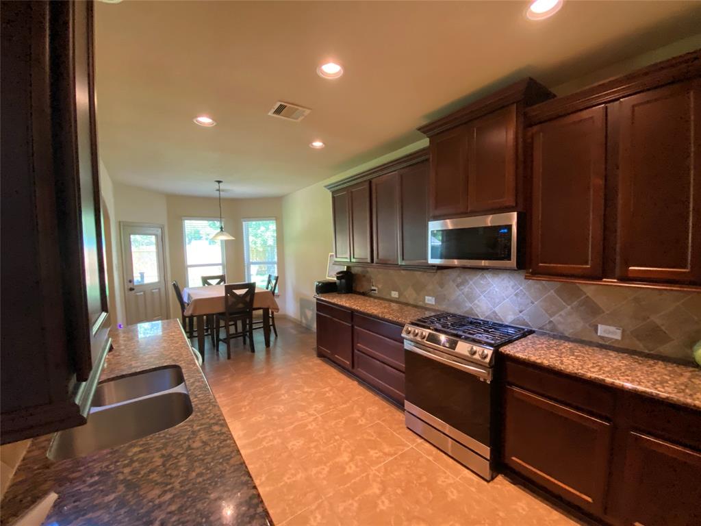 15 S Marshside Place, Spring, Texas image 16