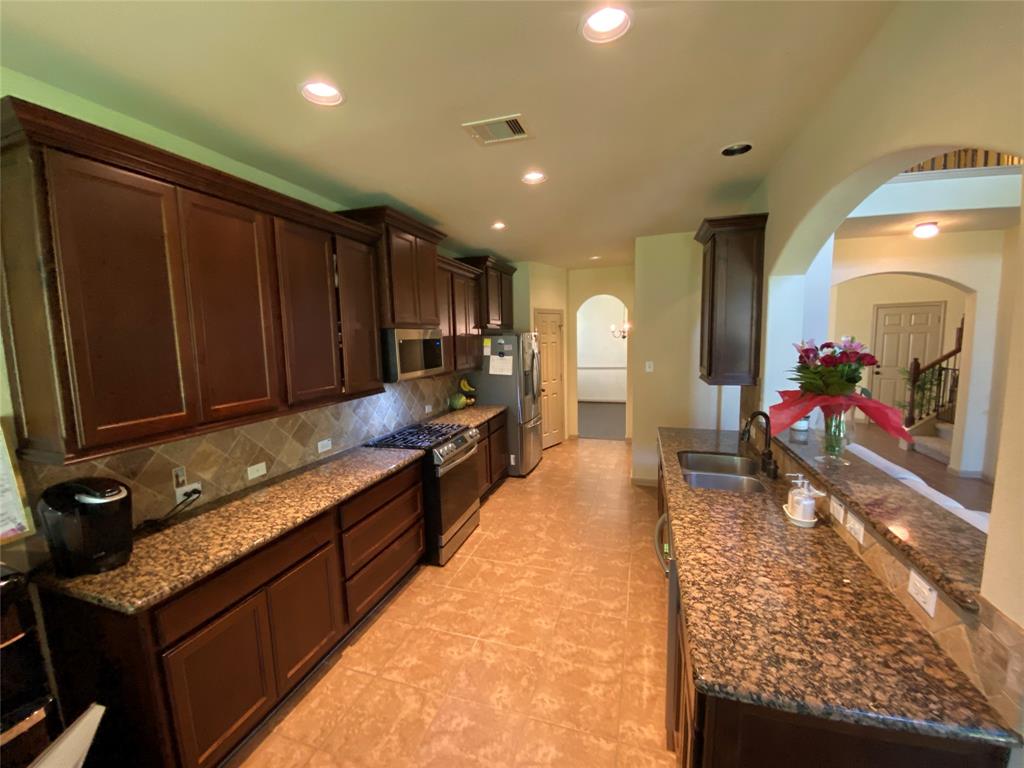 15 S Marshside Place, Spring, Texas image 19
