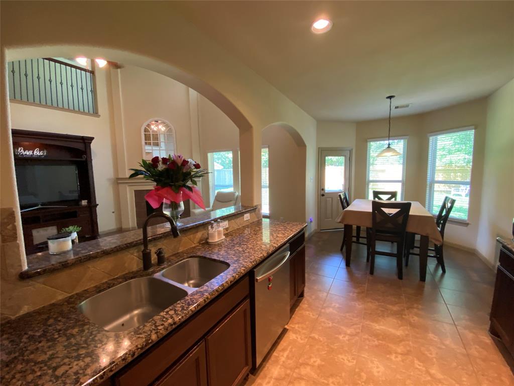 15 S Marshside Place, Spring, Texas image 17