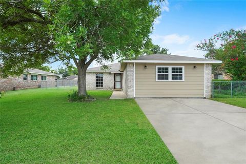 Single Family Residence in Angleton TX 205 Bert Street.jpg