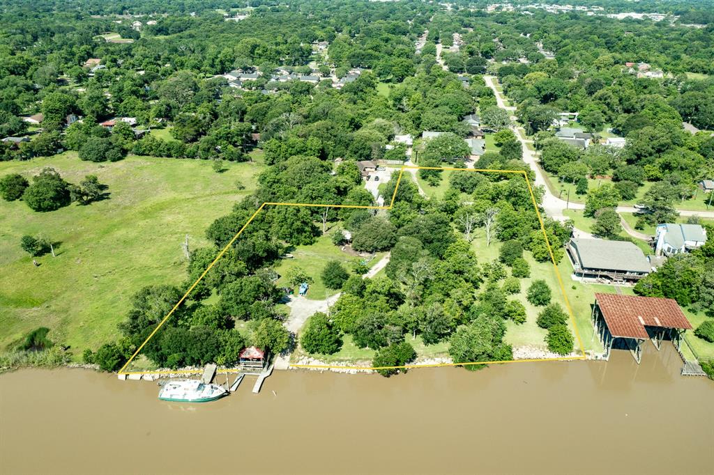 2629. Cedar Avenue, Baytown, Texas image 2