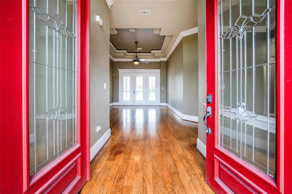 5925 Oak Leaf Court