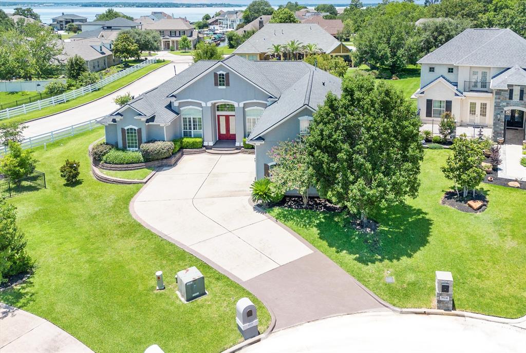 5925 Oak Leaf Court