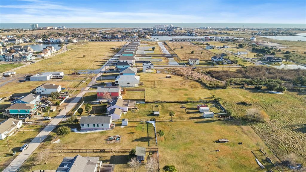 2303 103rd Street St, Galveston, Texas image 6