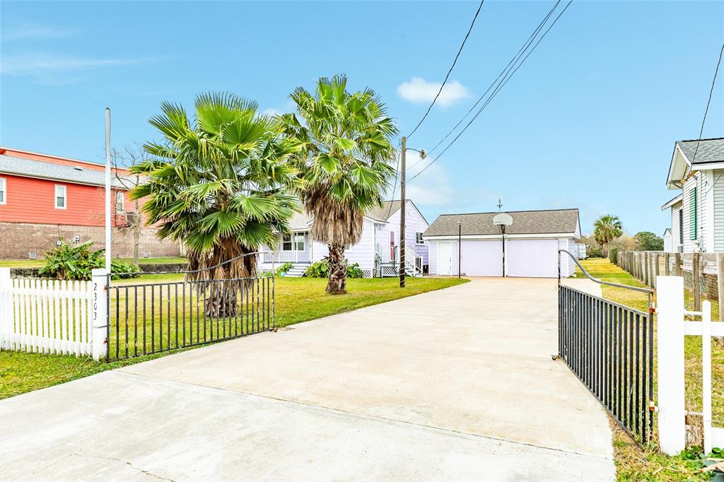 2303 103rd Street St, Galveston, Texas image 4