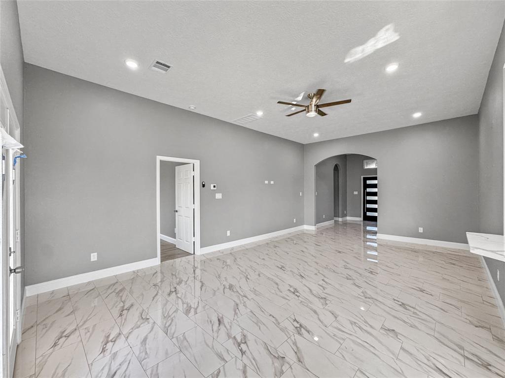 811 E Main Street, La Porte, Texas image 7