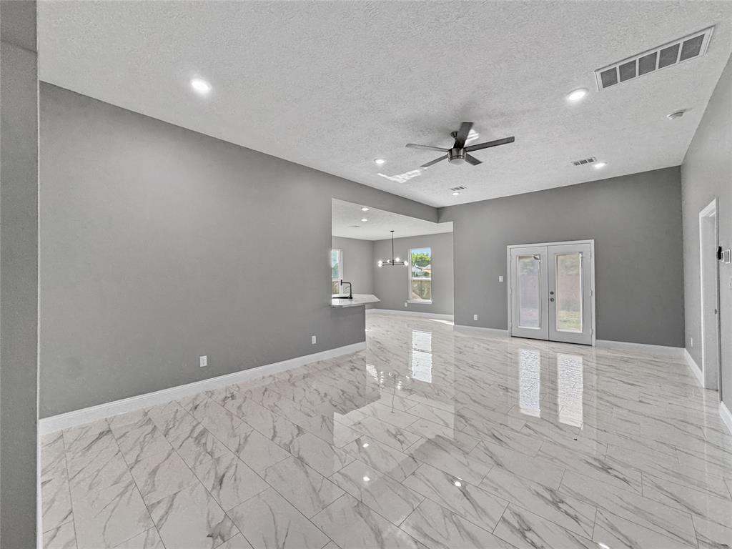 811 E Main Street, La Porte, Texas image 6