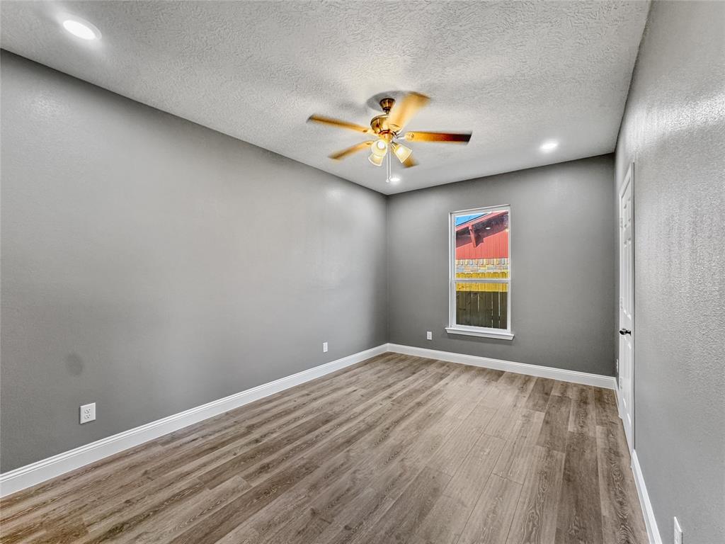 811 E Main Street, La Porte, Texas image 19