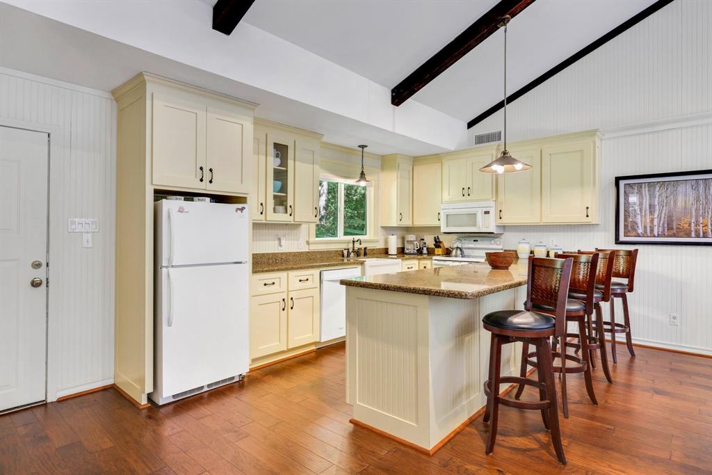 1251 Lakeview Estates Drive, Coldspring, Texas image 10