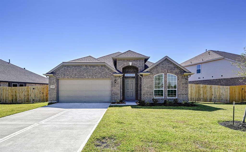 669 Woodhaven Lakes Drive, La Marque, Texas image 1