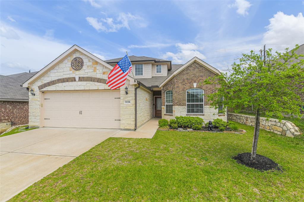 21226 Echo Manor Drive, Hockley, Texas image 1