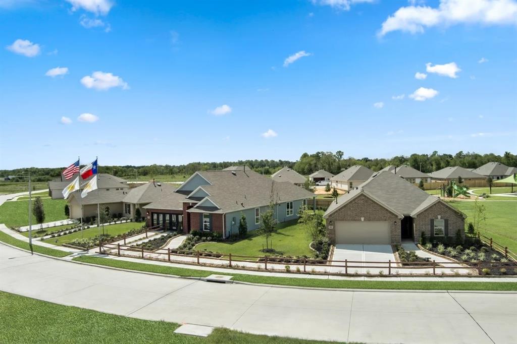 820 Imperial Loop, Alvin, Texas image 4