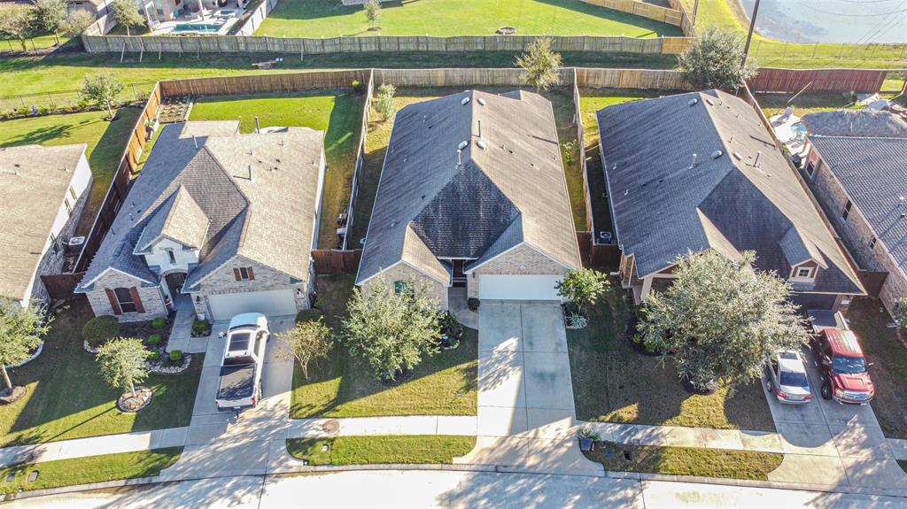 3422 Lake Court, Iowa Colony, Texas image 1