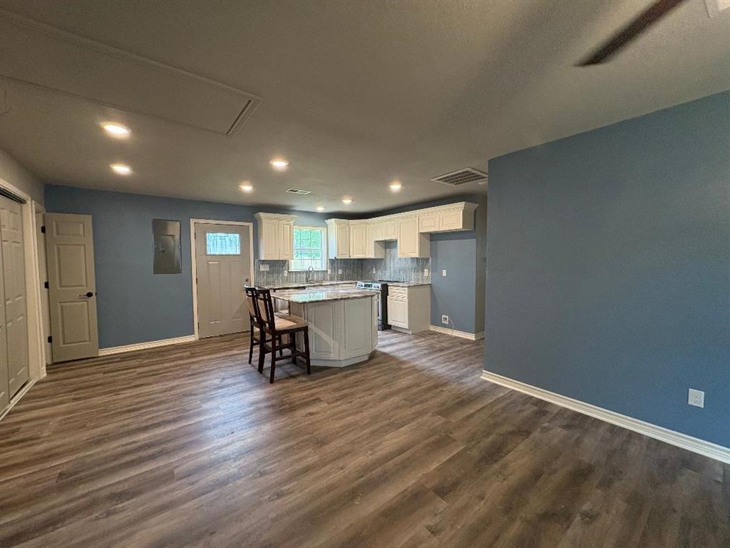 2923 Avenue L, Nederland, Texas image 5