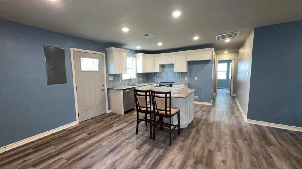 2923 Avenue L, Nederland, Texas image 3