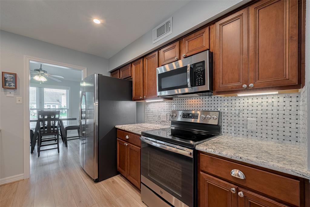 64 Hideaway Drive, Friendswood, Texas image 11